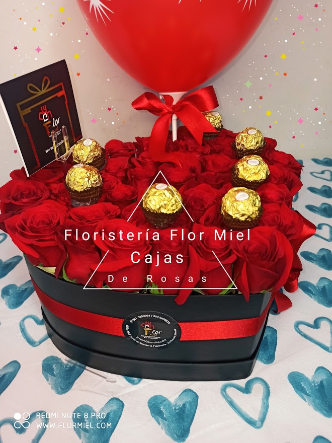 Caja De Rosas Corazón Y Ferrero Flor Miel Flor Miel